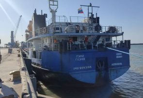 تخلیه کشتی های امیروف و پرین حامل محموله جو خریداری شده توسط شرکت در بندر کاسپین با ایجاد ظرفیت ۱۲۰هزار تن .